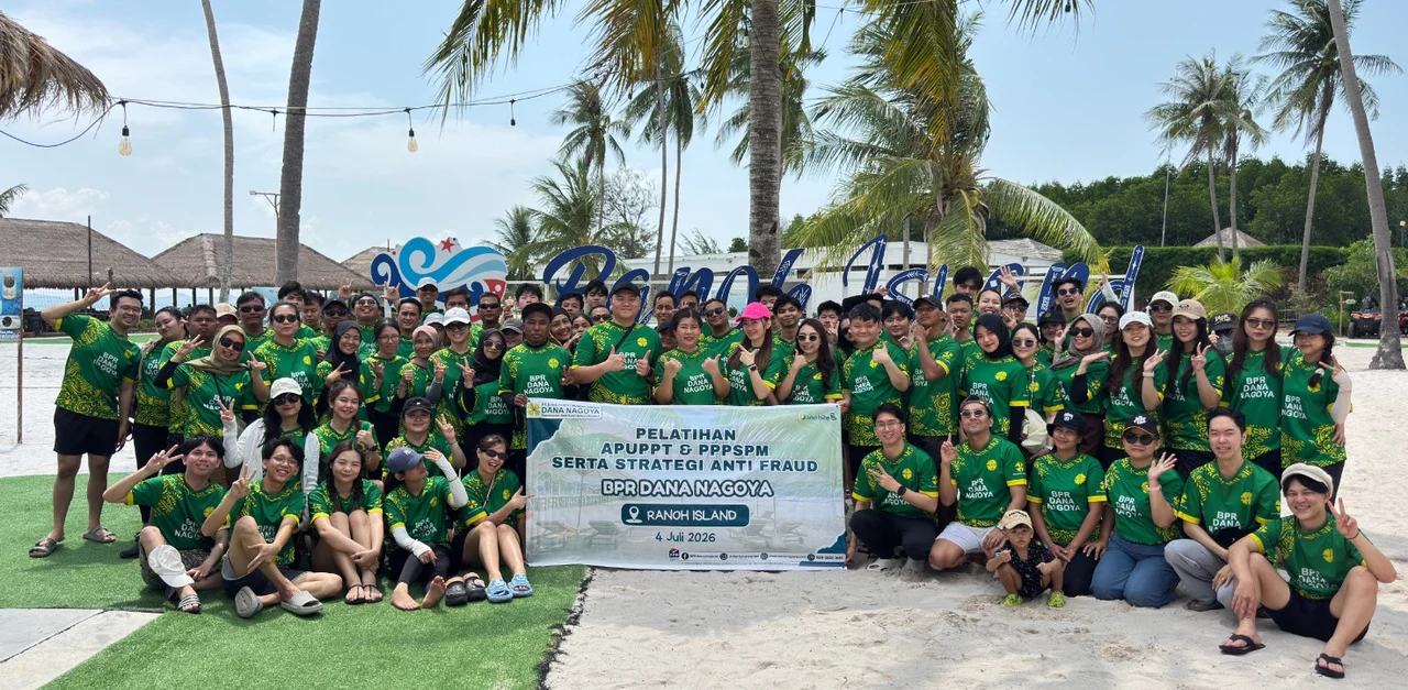Foto : Para Karyawan BPR Dana Nagoya.